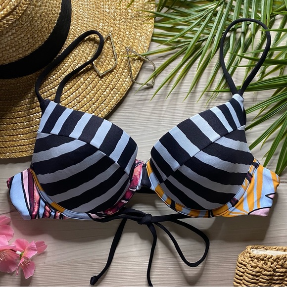 Maaji Other - Maaji •• Classy Reversible Underwire Bikini Top